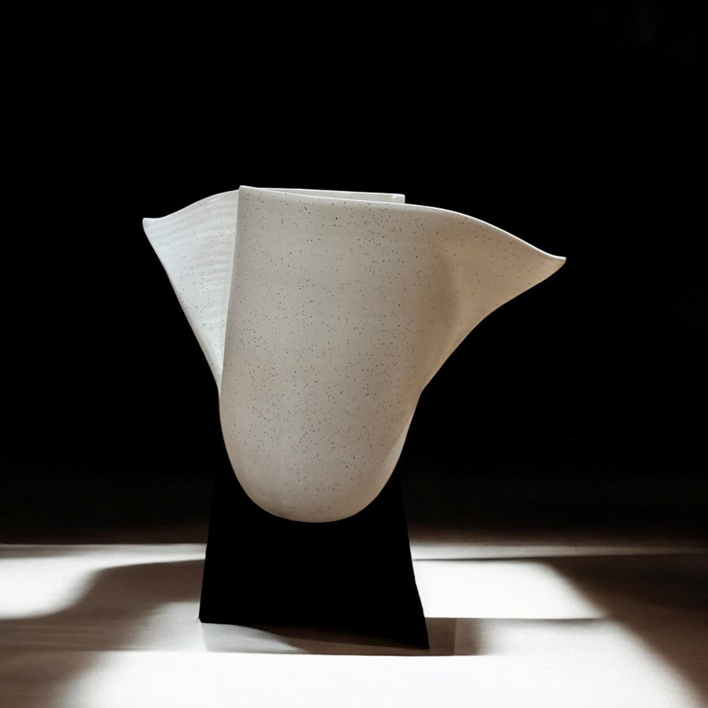 CLAIR & CHIC Handmade Ceramic Vase - JD25004